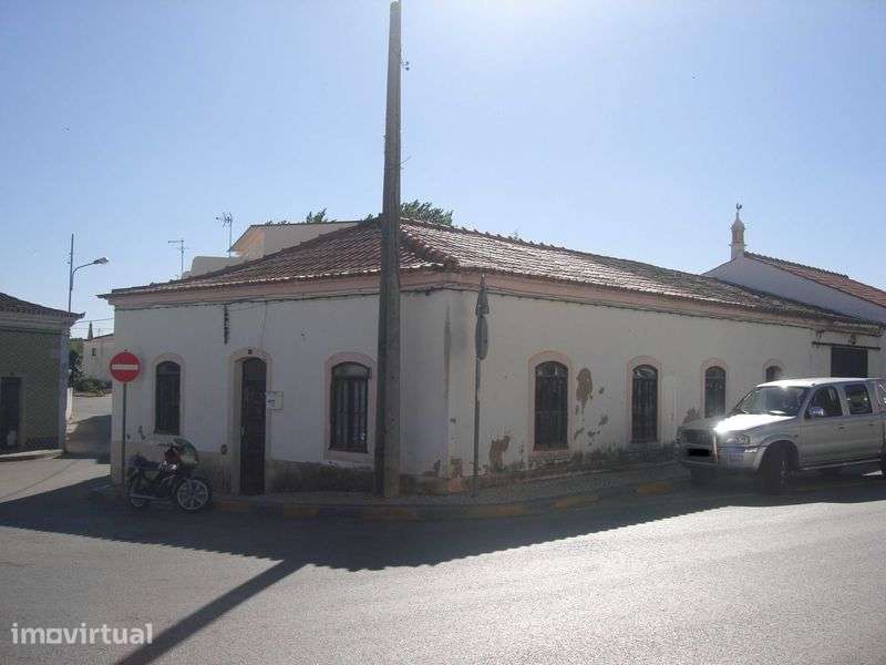 Moradia Isolada + 2 areas comerciais e jardim - Grande imagem: 5/9