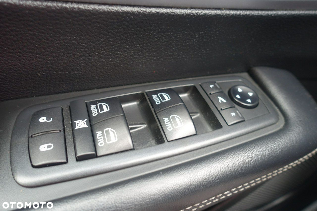 Chrysler Pacifica - 34