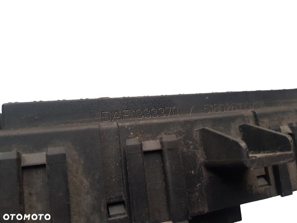 SKRZYNKA BEZPIECZNIKÓW DAF EURO3 1333370 - 3