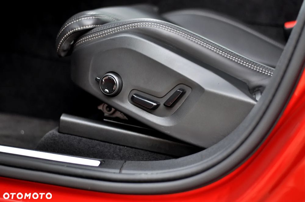 Volvo XC 60 T6 AWD Plug-In Hybrid R-Design - 23