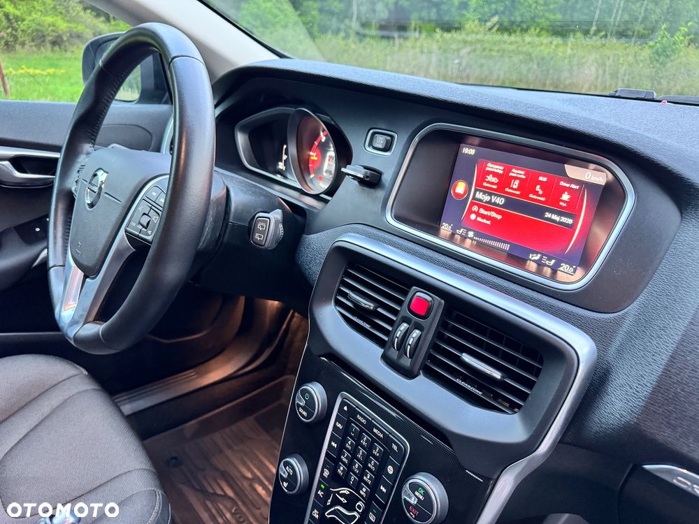 Volvo V40 D3 Momentum - 34