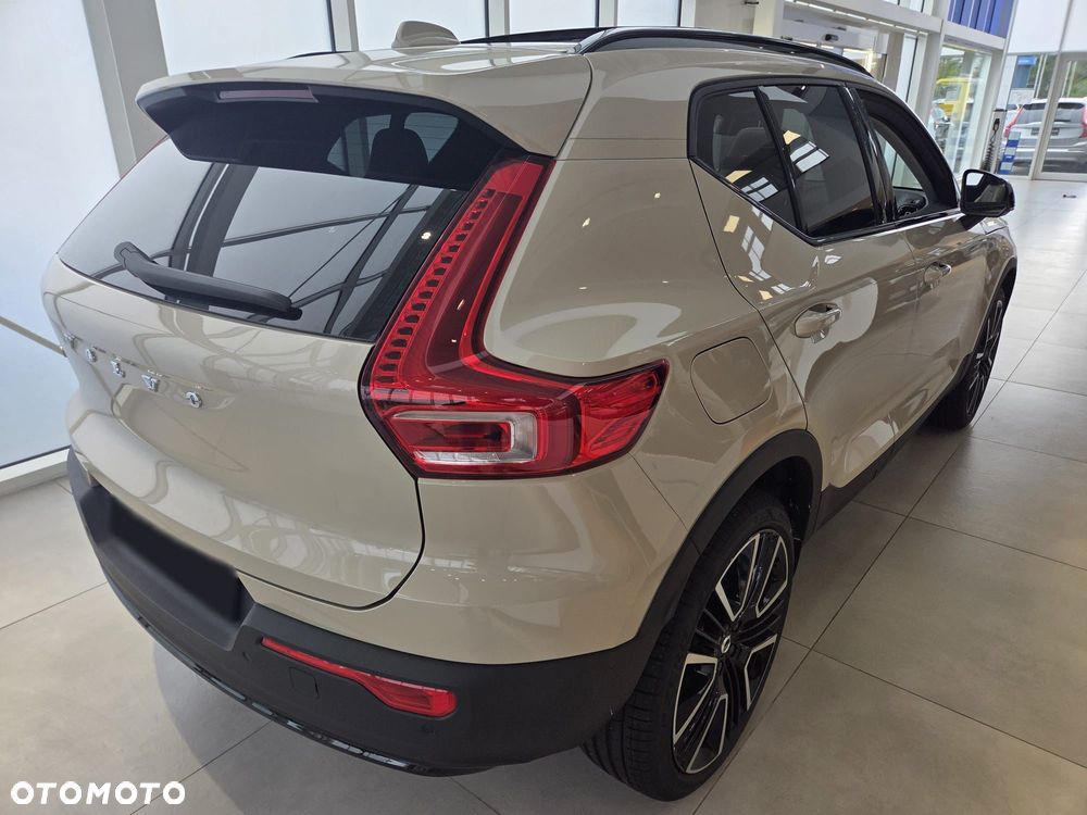 Volvo XC 40 B4 B DKG Ultimate Dark - 23