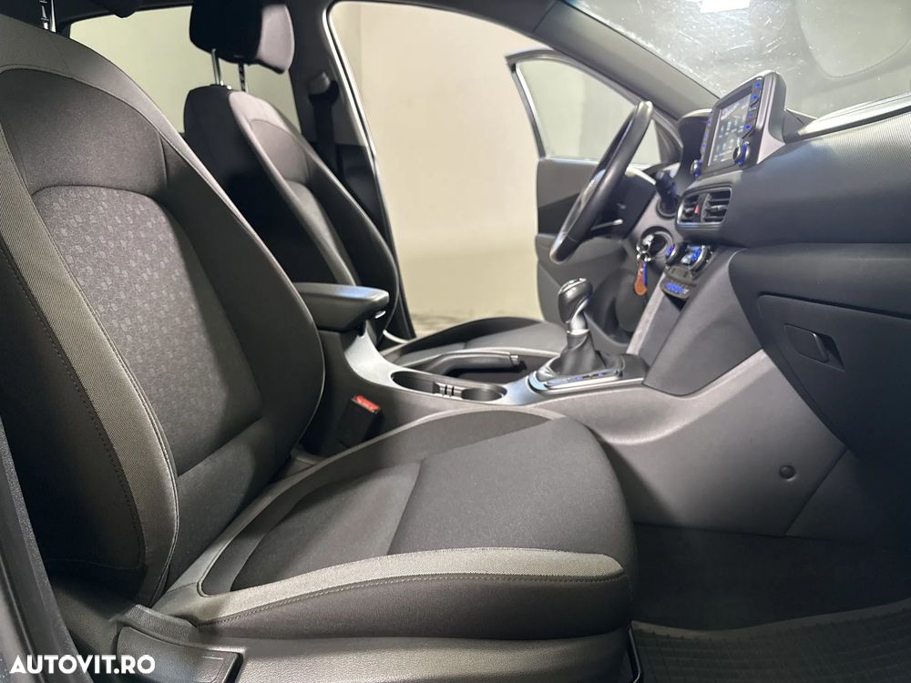 Hyundai KONA - 12