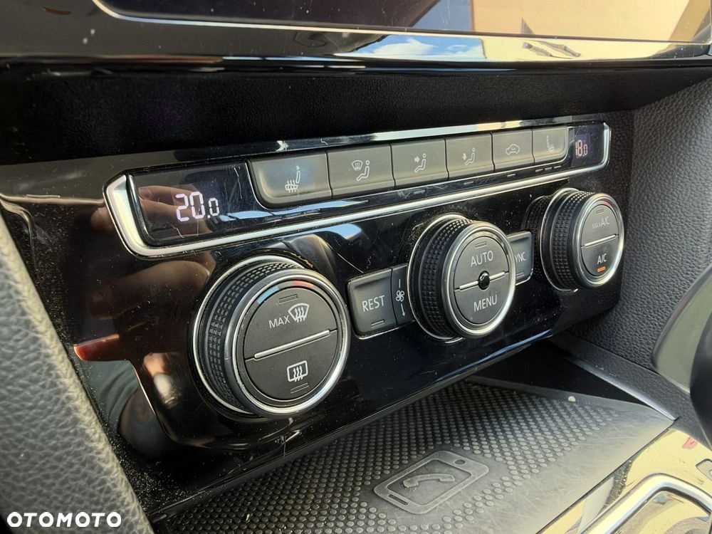 Volkswagen Passat - 26