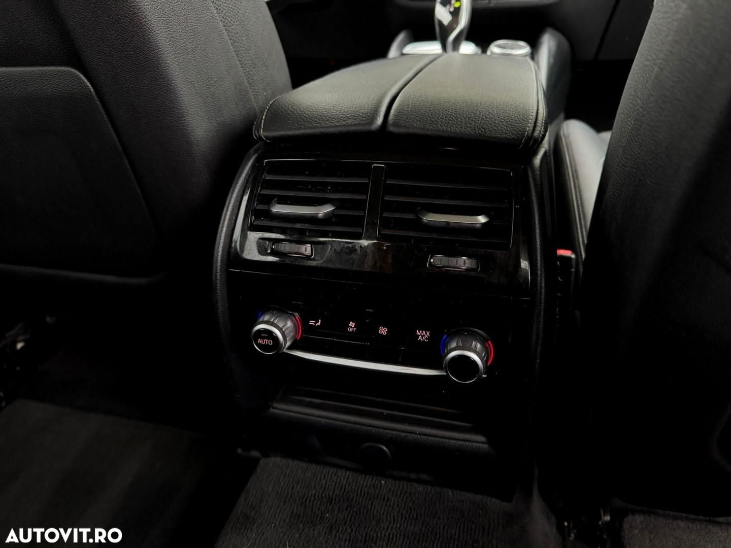 BMW Seria 5 520d Aut. Sport Line - 12