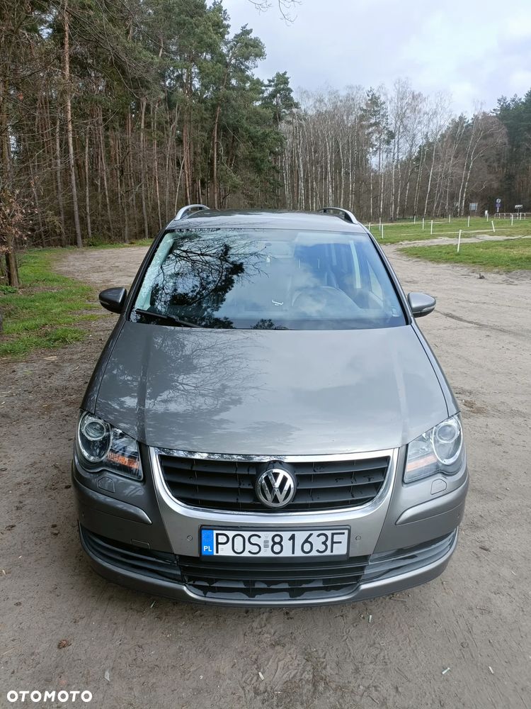 Volkswagen Touran 1.9 TDI DPF Highline DSG - 1