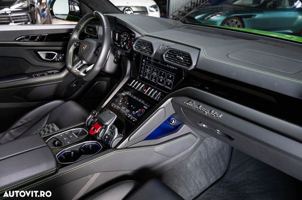 Lamborghini URUS - 34