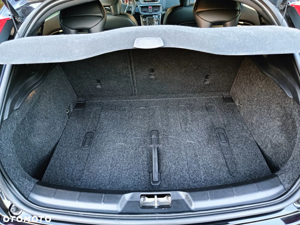 Volvo V40 - 25