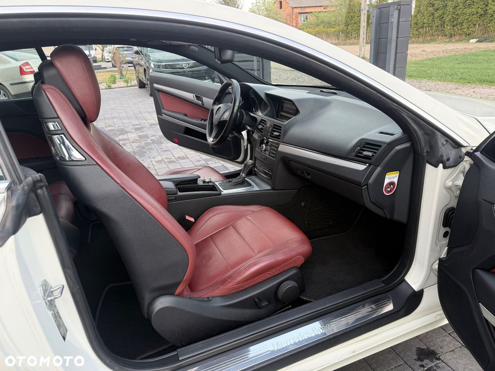 Mercedes-Benz Klasa E 300 BlueEFFICIENCY 7G-TRONIC Avantgarde - 31