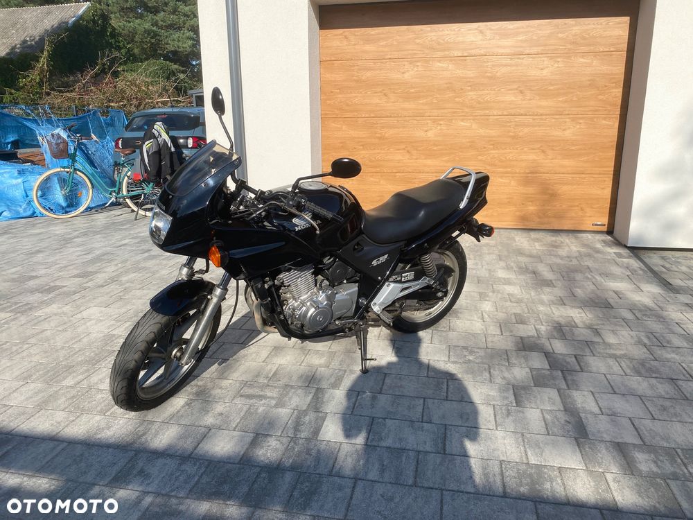Honda CB - 12