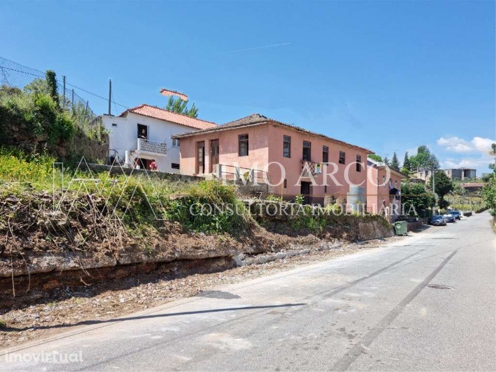 Moradia em Ruína - Grande imagem: 2/11