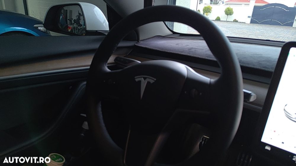 Tesla Model 3 - 5