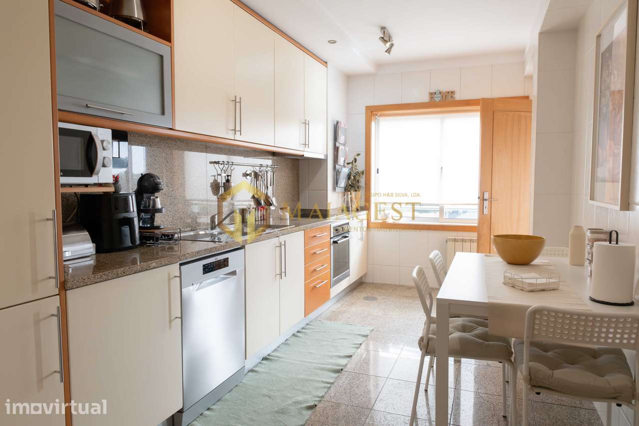 T2+1 com varanda e garagem para 2 carros no Edifício da Praça - Grande imagem: 4/19