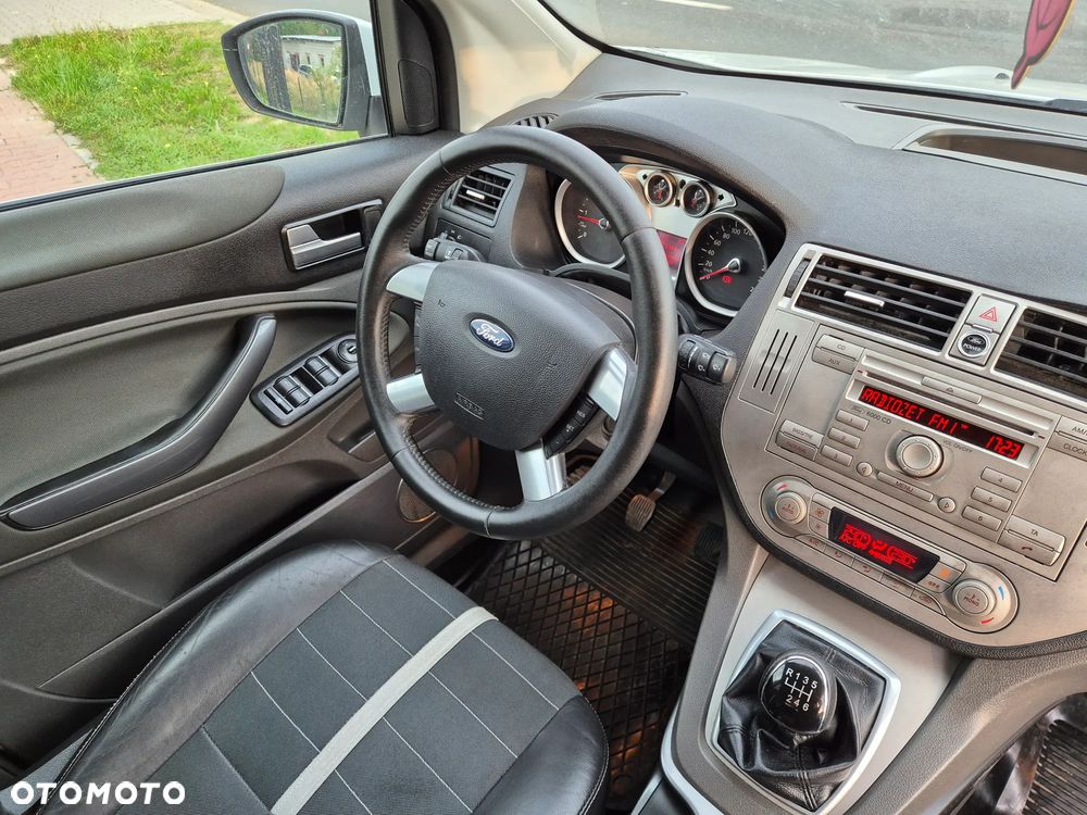 Ford Kuga 2.0 TDCi 2x4 Titanium - 6