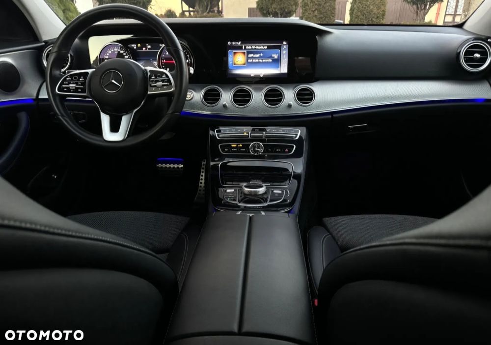 Mercedes-Benz Klasa E 200 d 9G-TRONIC - 24