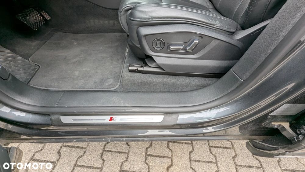 Audi Q8 55 TFSI mHEV Quattro Tiptronic - 16