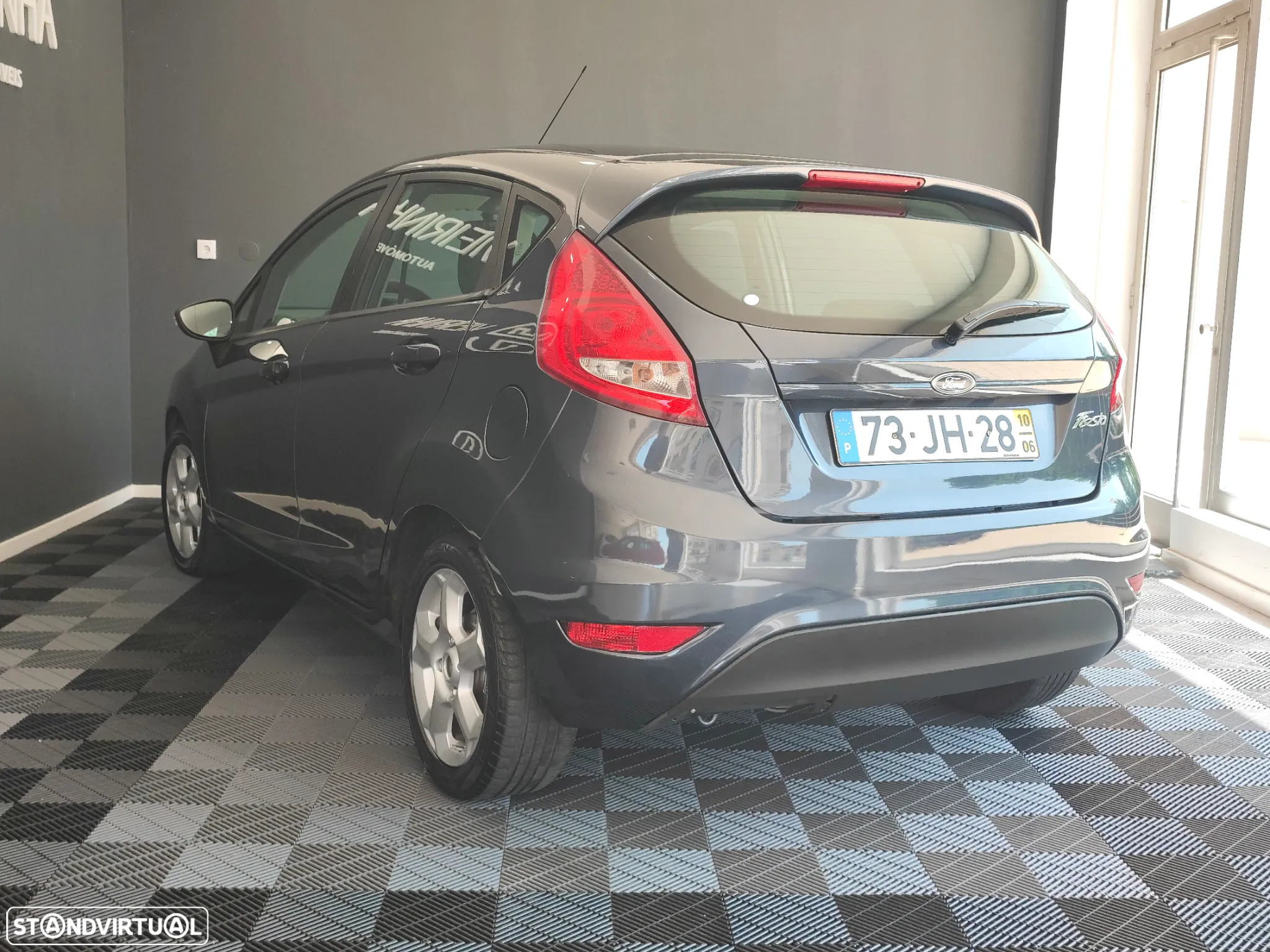 Ford Fiesta 1.25 Techno - 14