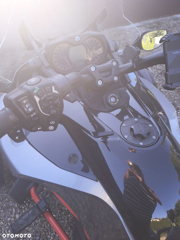 Can-Am Spyder - 10