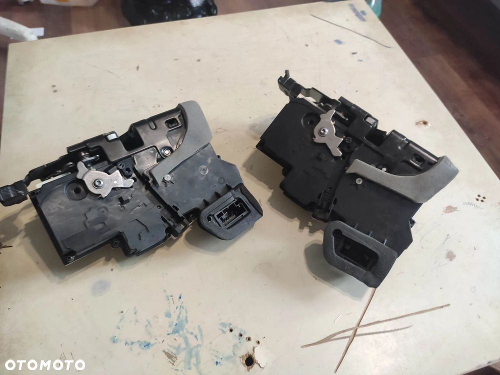 WG Zamek Lewy Przód Lewy Tył Dociągi AUDI RS6 RSQ8 E-TRON 4K0839015R 4K1837015K - 3