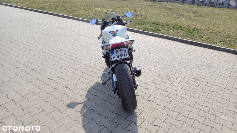 Suzuki GSX-R - 4