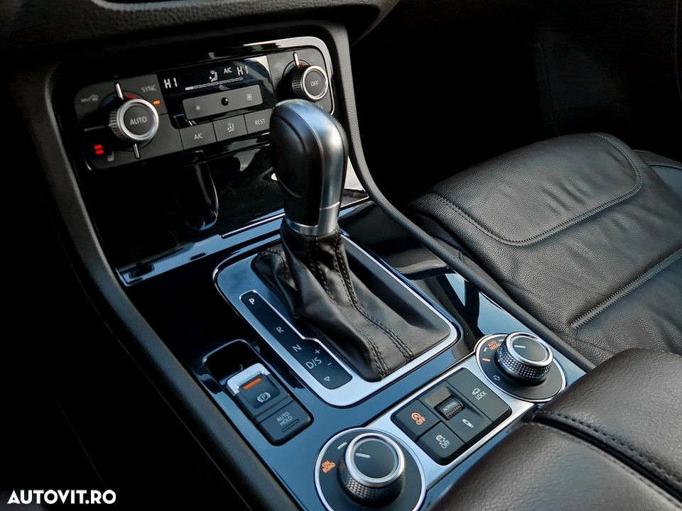 Volkswagen Touareg V6 TDI BMT Supreme Plus - 16
