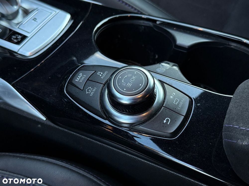 Infiniti Q30 - 24