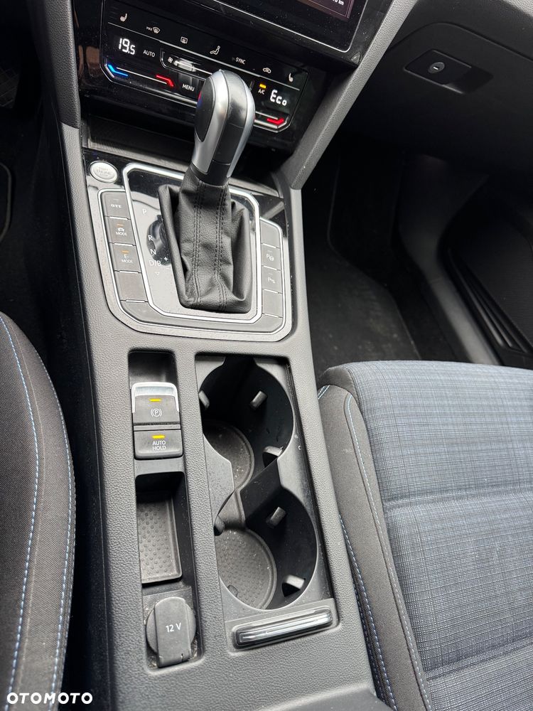 Volkswagen Passat - 15