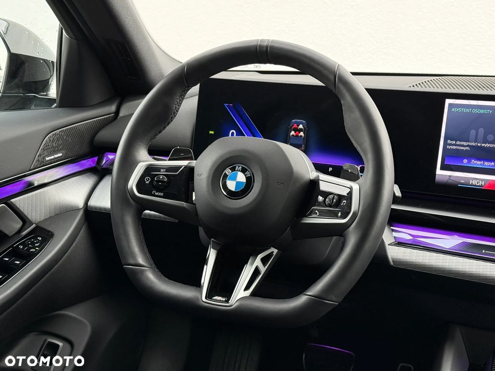 BMW Seria 5 520d xDrive - 17