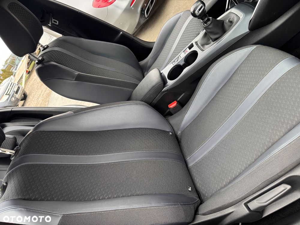 Peugeot 2008 PureTech 130 Allure Pack - 24