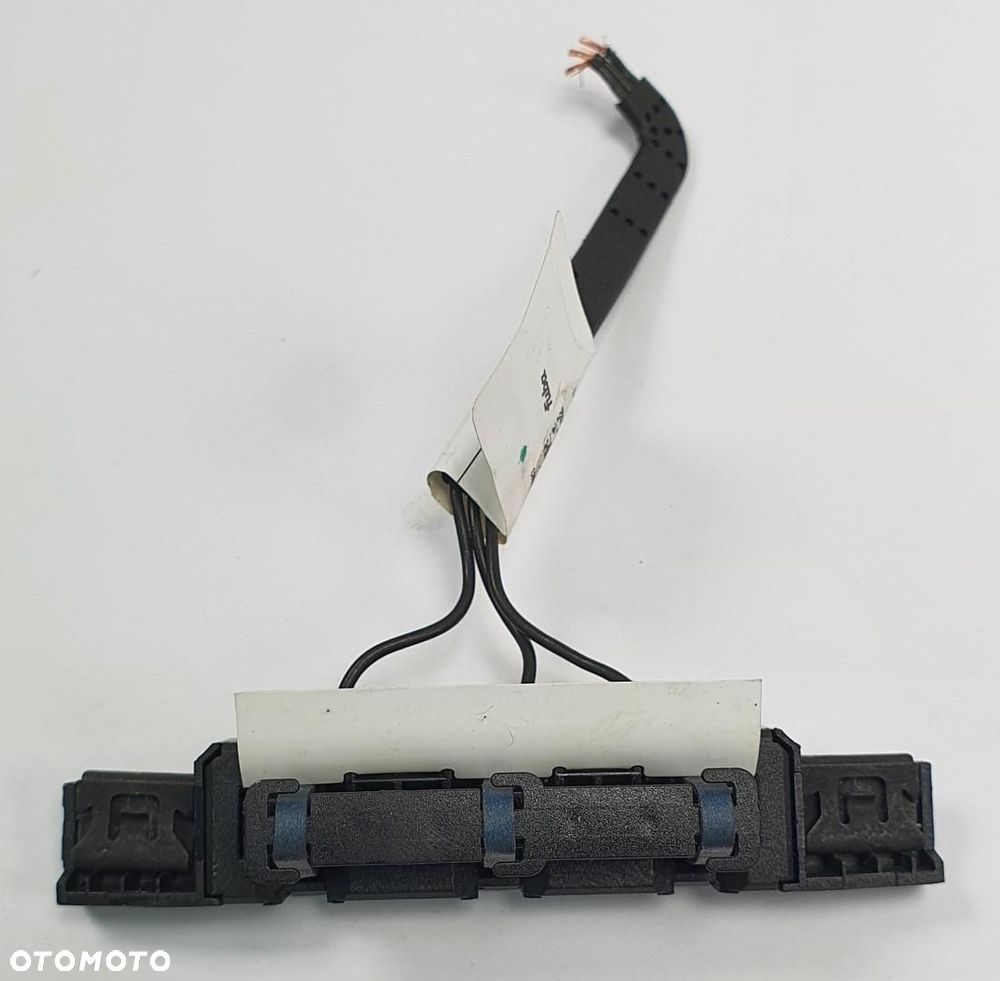 WZMACNIACZ ANTENY MERCEDES W204 A2048270248 - 1