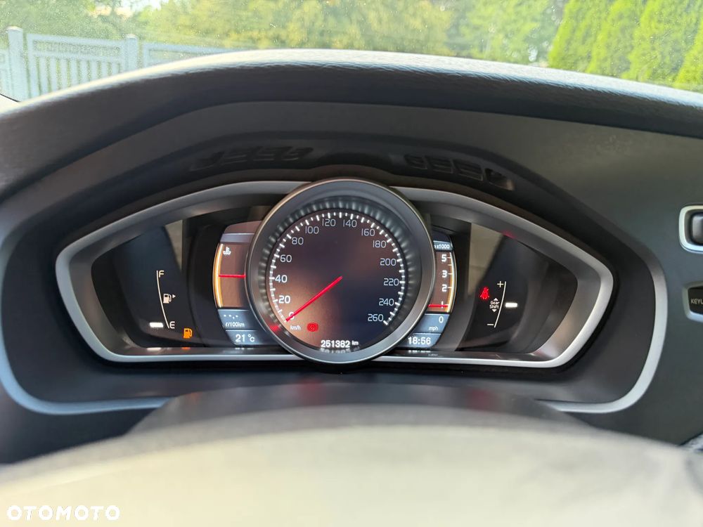 Volvo V40 D2 Momentum - 27
