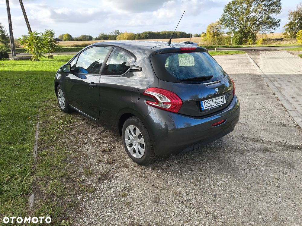 Peugeot 208 - 6