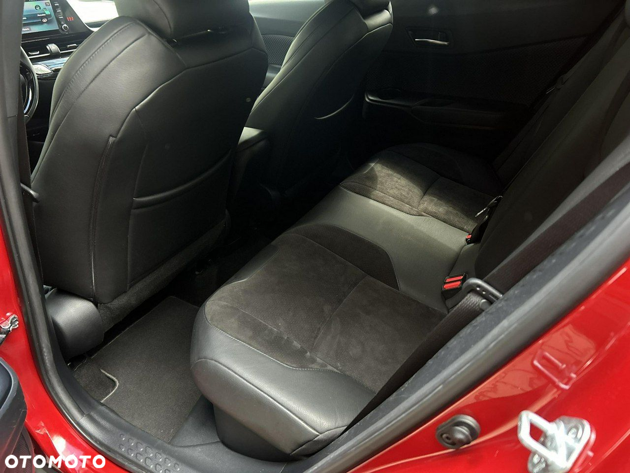 Toyota C-HR - 11