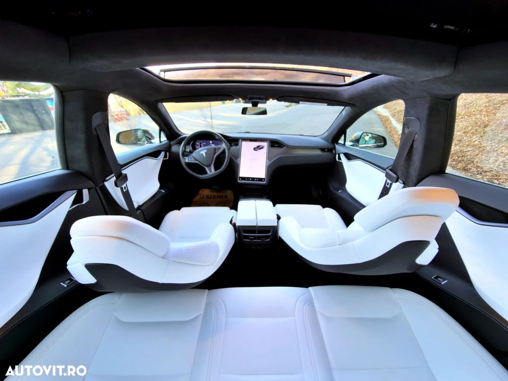 Tesla Model S - 8