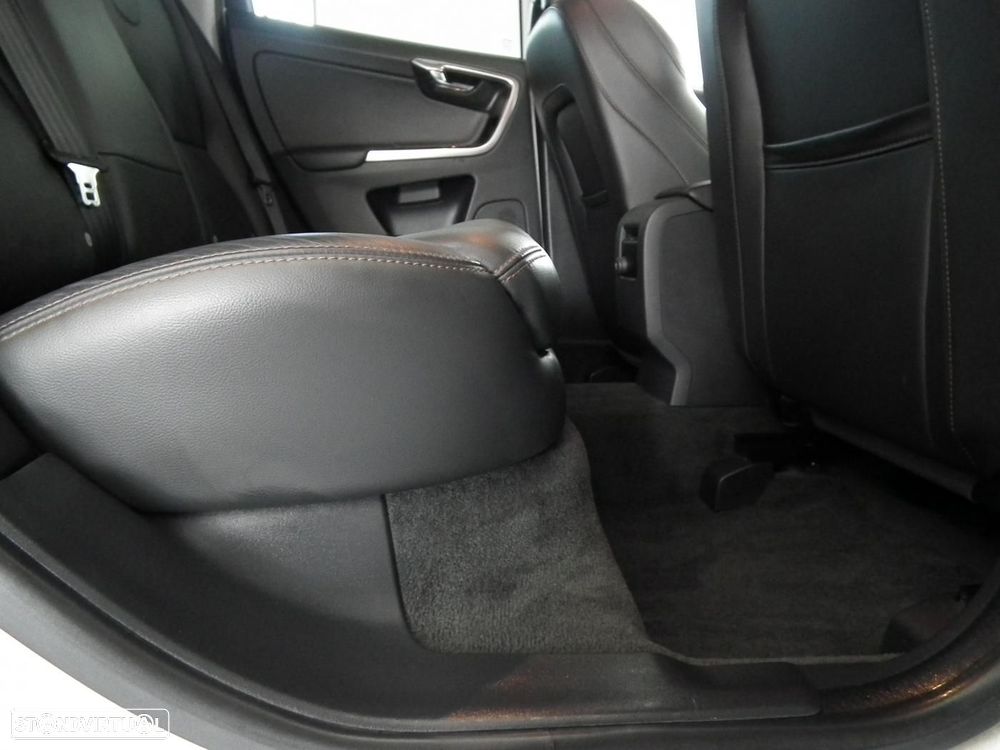 Volvo XC 60 2.0 D3 Dynamic Edition Geartronic - 15