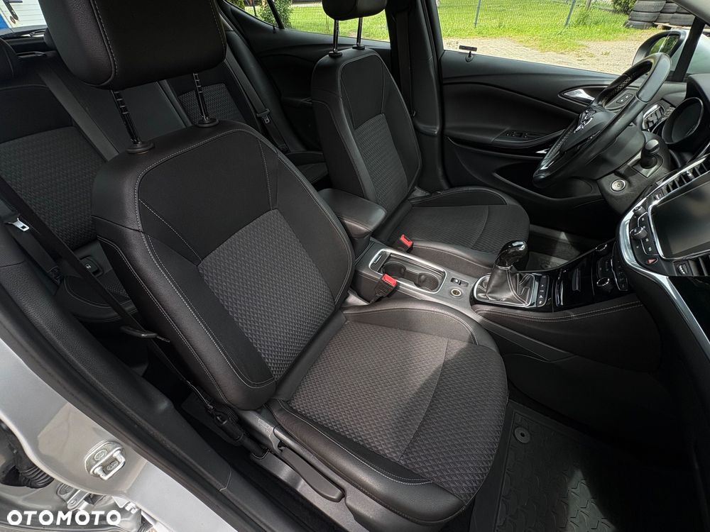 Opel Astra 1.4 T Enjoy - 11