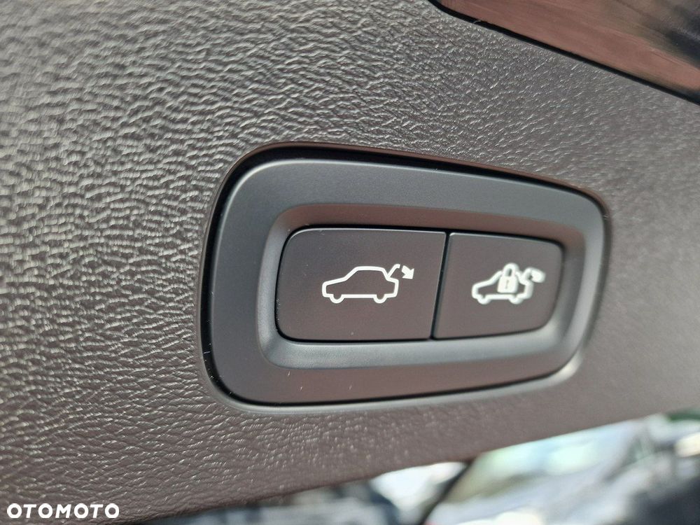 Volvo V60 T6 Plug-in Hybrid AWD Core - 23