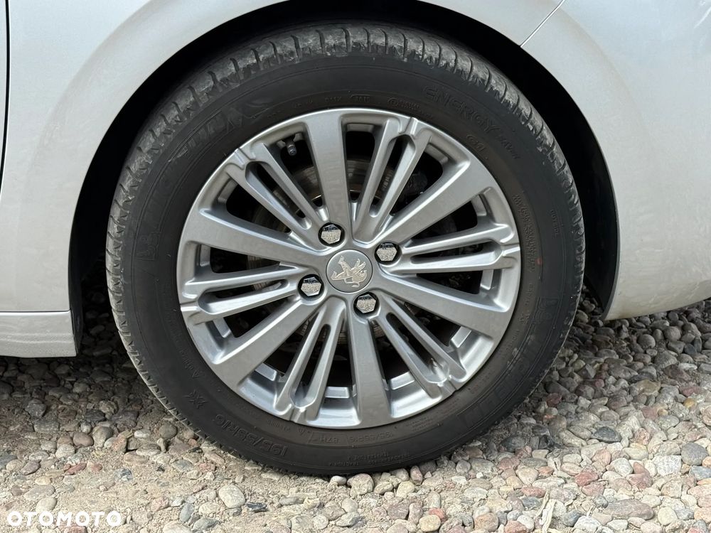 Peugeot 208 PureTech 82 Start & Stop Allure - 8