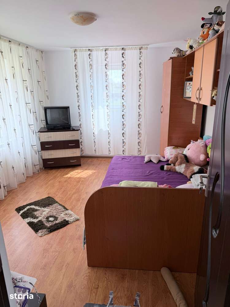 Vila Budeasa, p+1, teren 2300mp, 132000euro - Imagine principală: 5/12