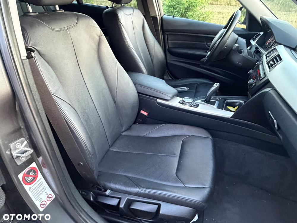BMW Seria 3 320d Luxury Line - 32