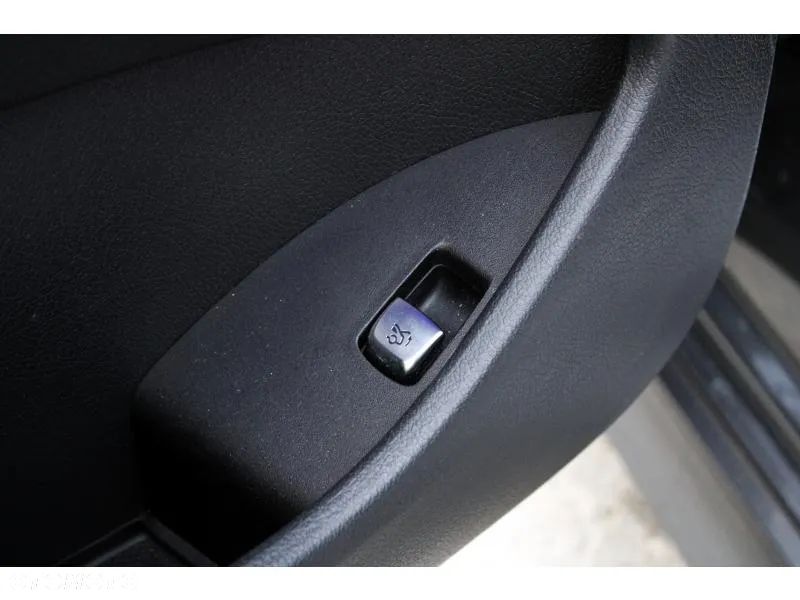 Mercedes-Benz Klasa E 220 d Coupe 4-Matic 9G-TRONIC - 25