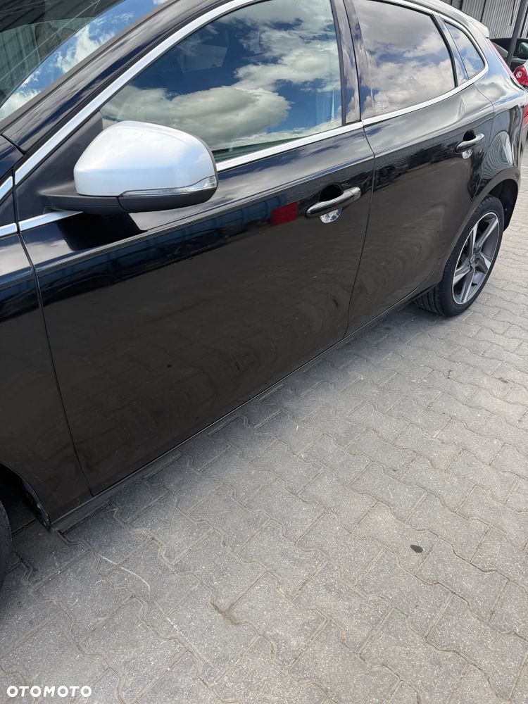 VOLVO V40 II 2014 ROK 717-46 DRZWI LEWE PRZEDNIE W KOLOR