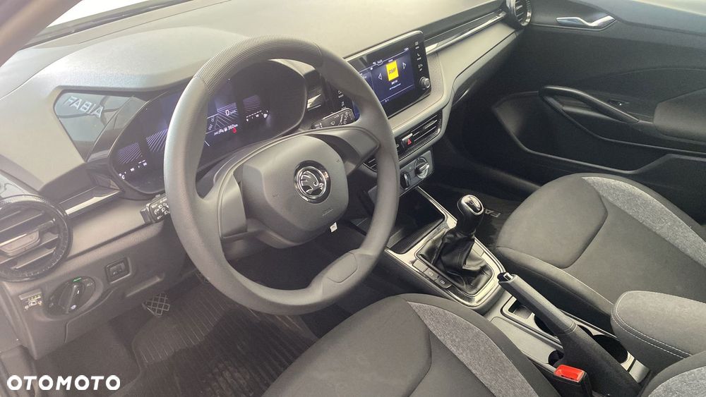 Skoda Fabia 1.0 Essence - 10