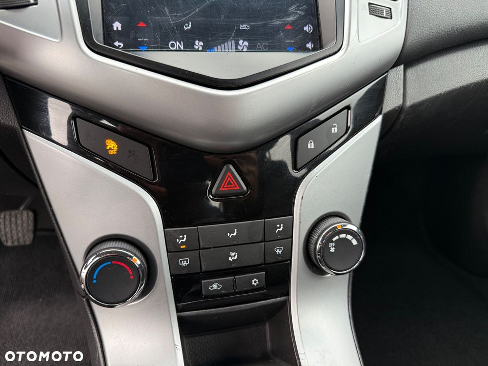 Chevrolet Cruze 1.8 LS+ - 25