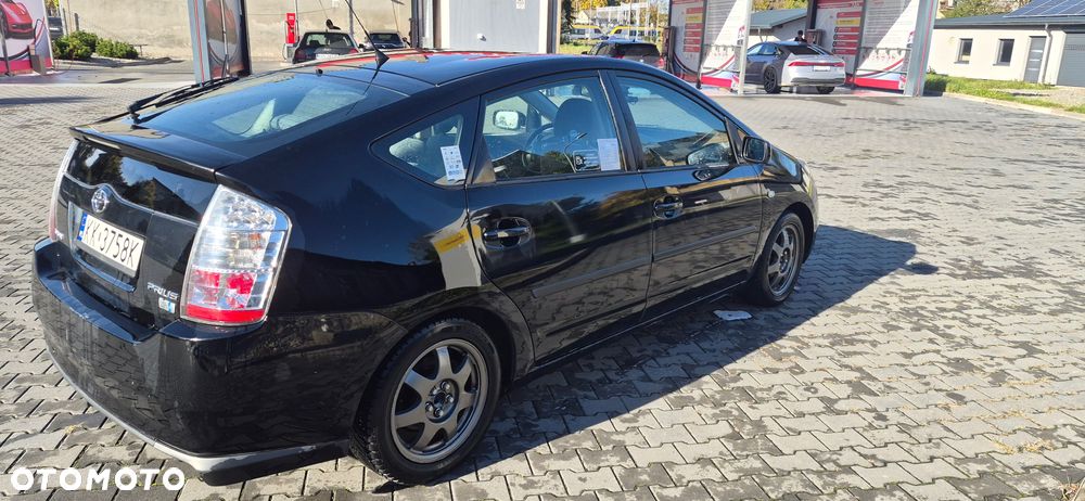 Toyota Prius - 4
