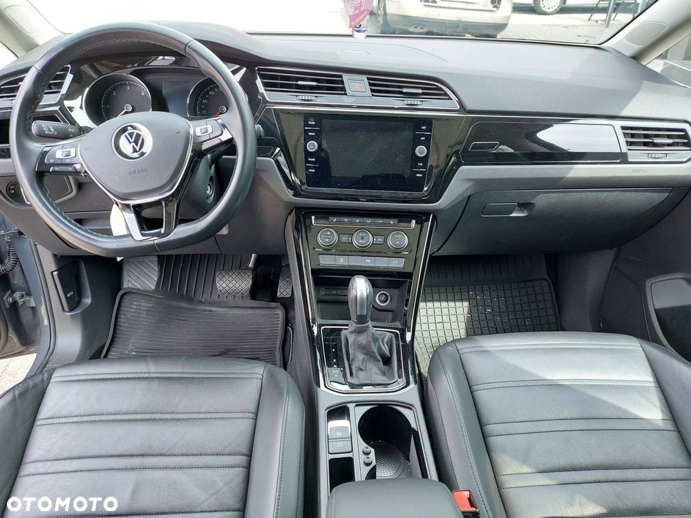 Volkswagen Touran - 17
