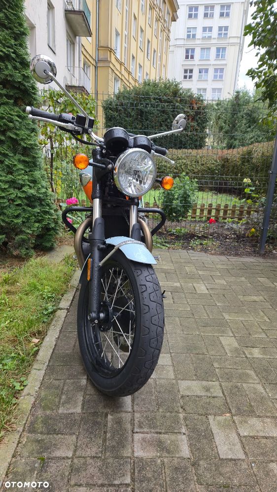 Triumph Bonneville - 3
