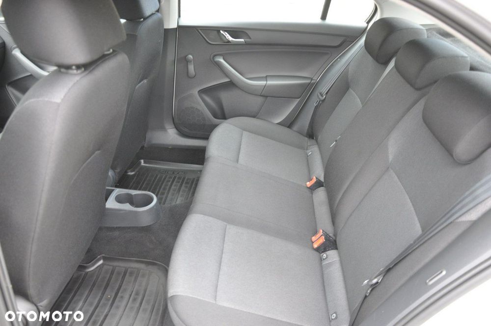 Skoda RAPID 1.2 TSI Drive - 10