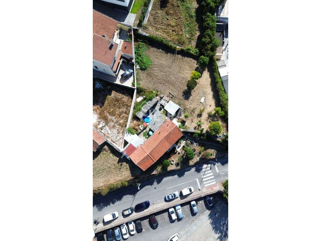 Moradia térrea para reconstrução no centro de Valongo - Grande imagem: 2/21