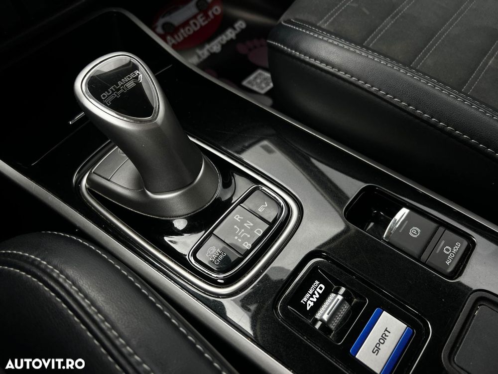 Mitsubishi Outlander - 14